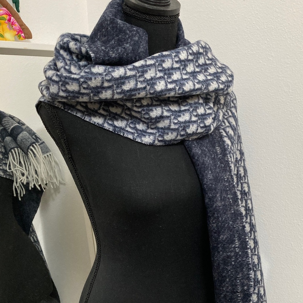 Dior Blue and Gray Scarf - Picture 4 of 5